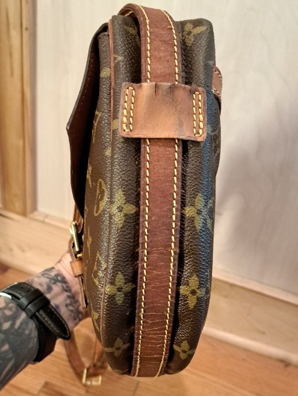 Louis Vuitton Jeune Fille GM Crossbody - Picture 7 of 16